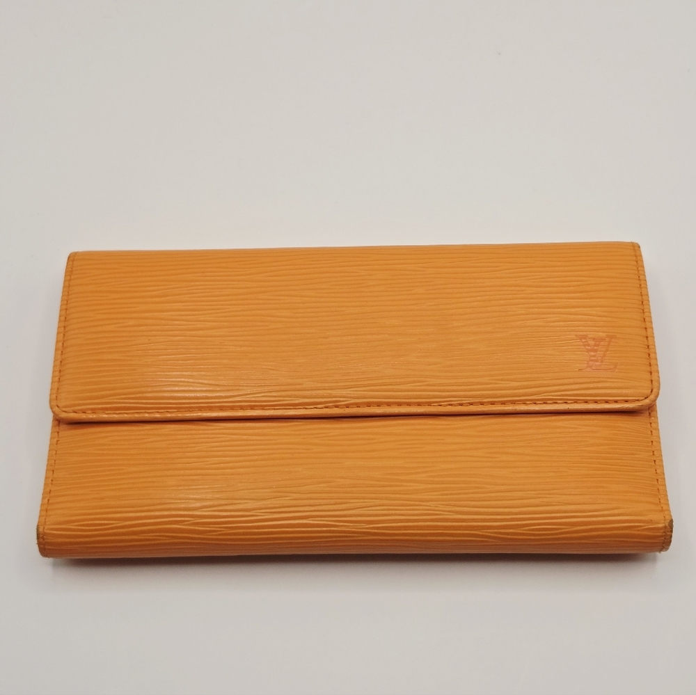 Louis Vuitton Orange Epi Leather Chain Wallet Trifold With Authentication Letter - Picture 2 of 16